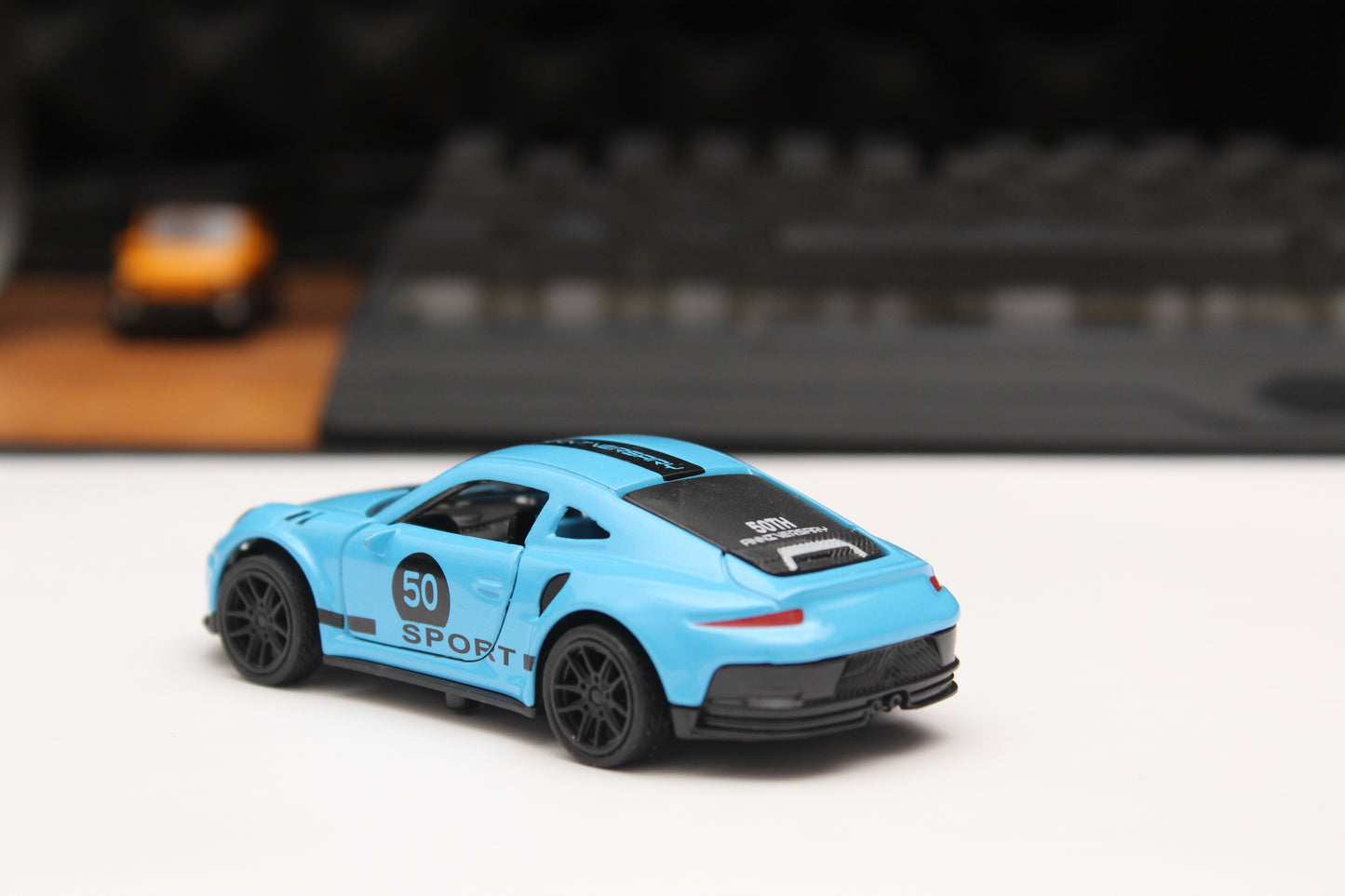 1:43 Porsche (Strips) Diecast - Kunju Vandi