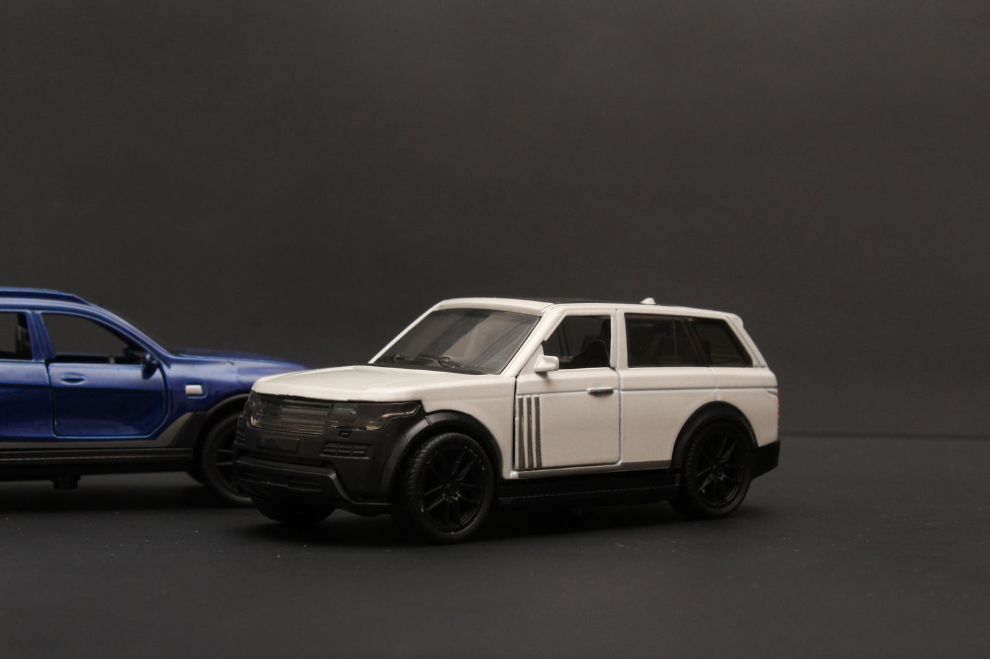 1:43 Range Rover , BMW Diecast Combo - Kunju Vandi