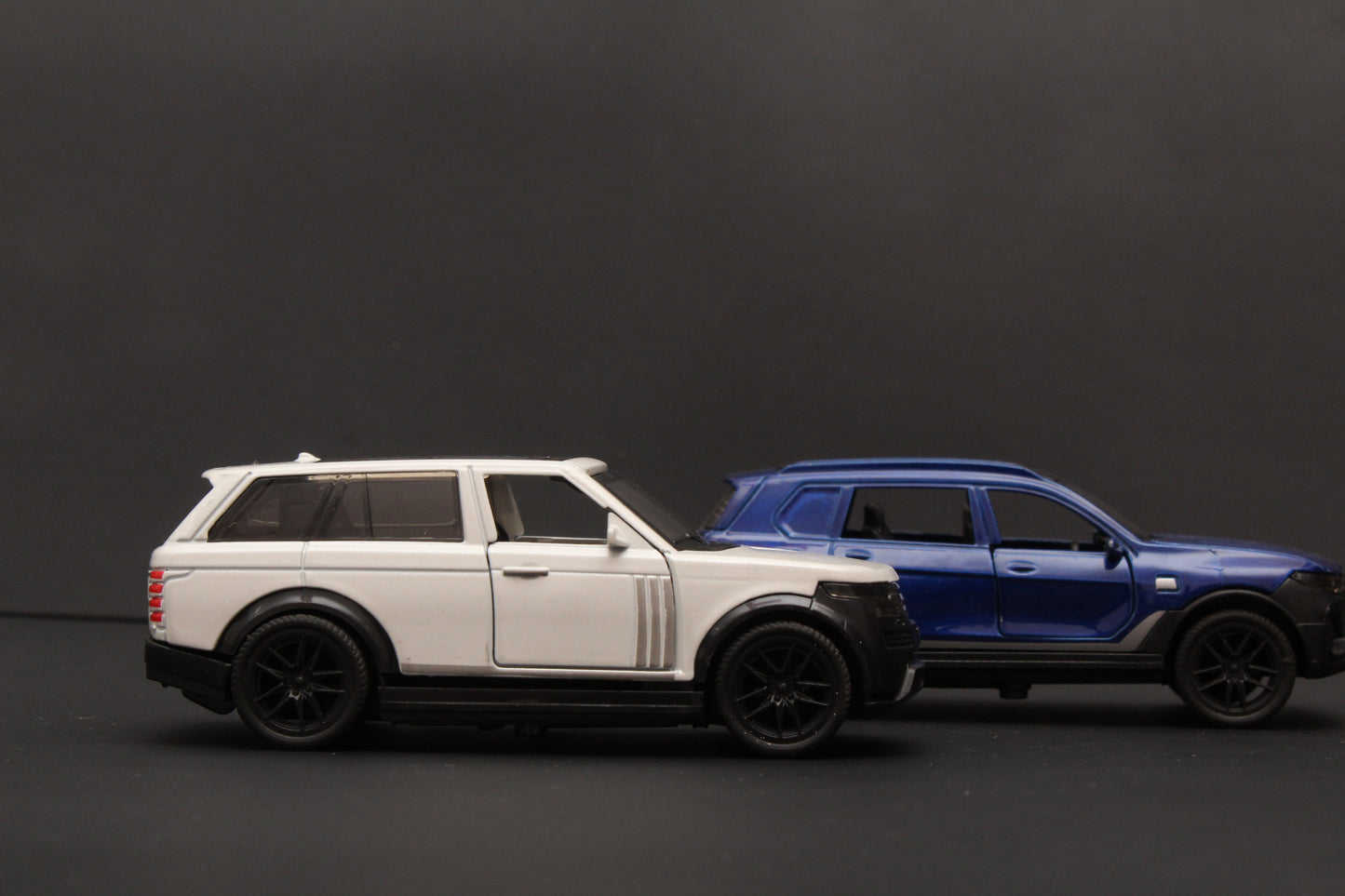 1:43 Range Rover , BMW Diecast Combo - Kunju Vandi