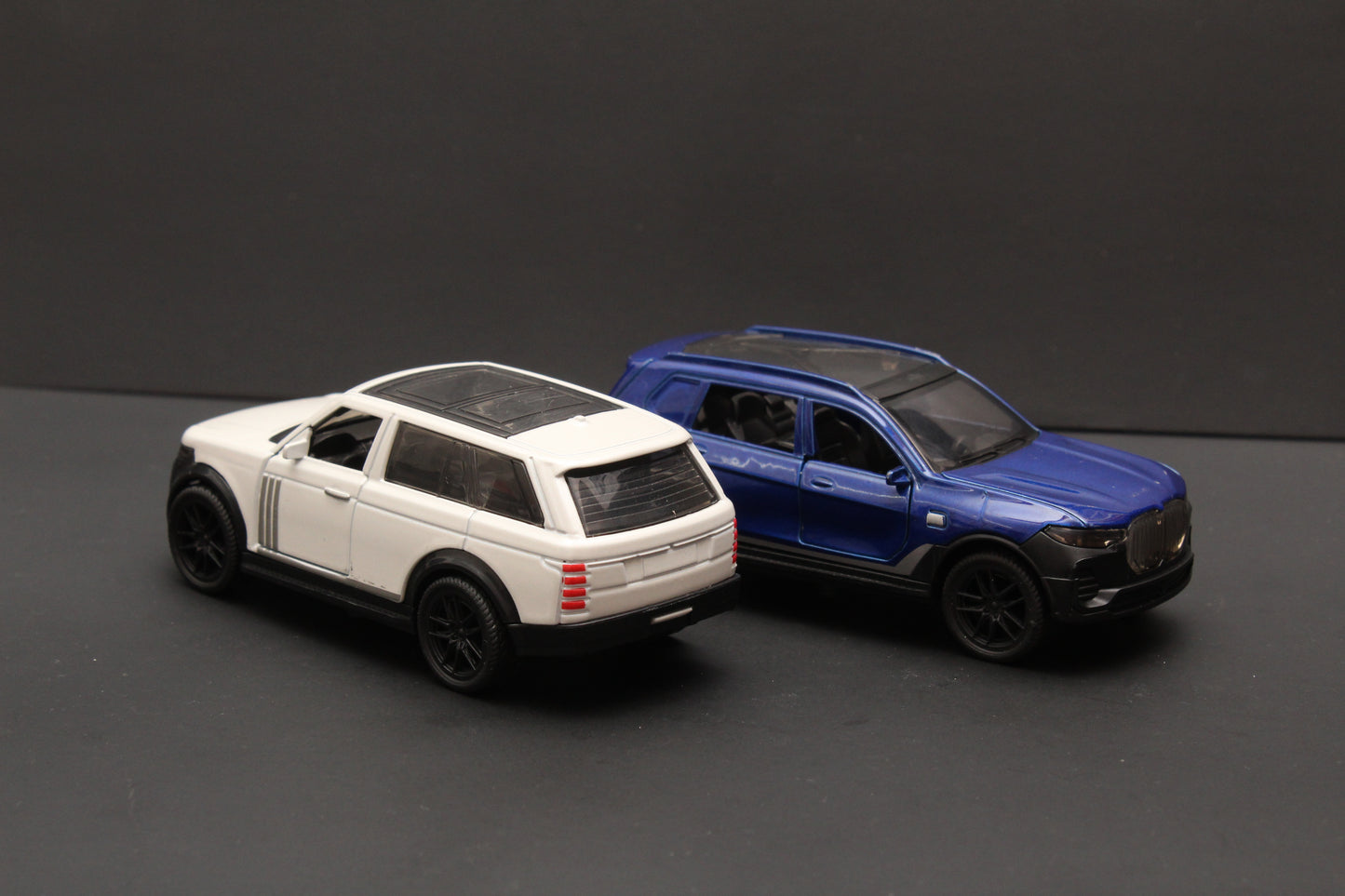 1:43 Range Rover , BMW Diecast Combo - Kunju Vandi