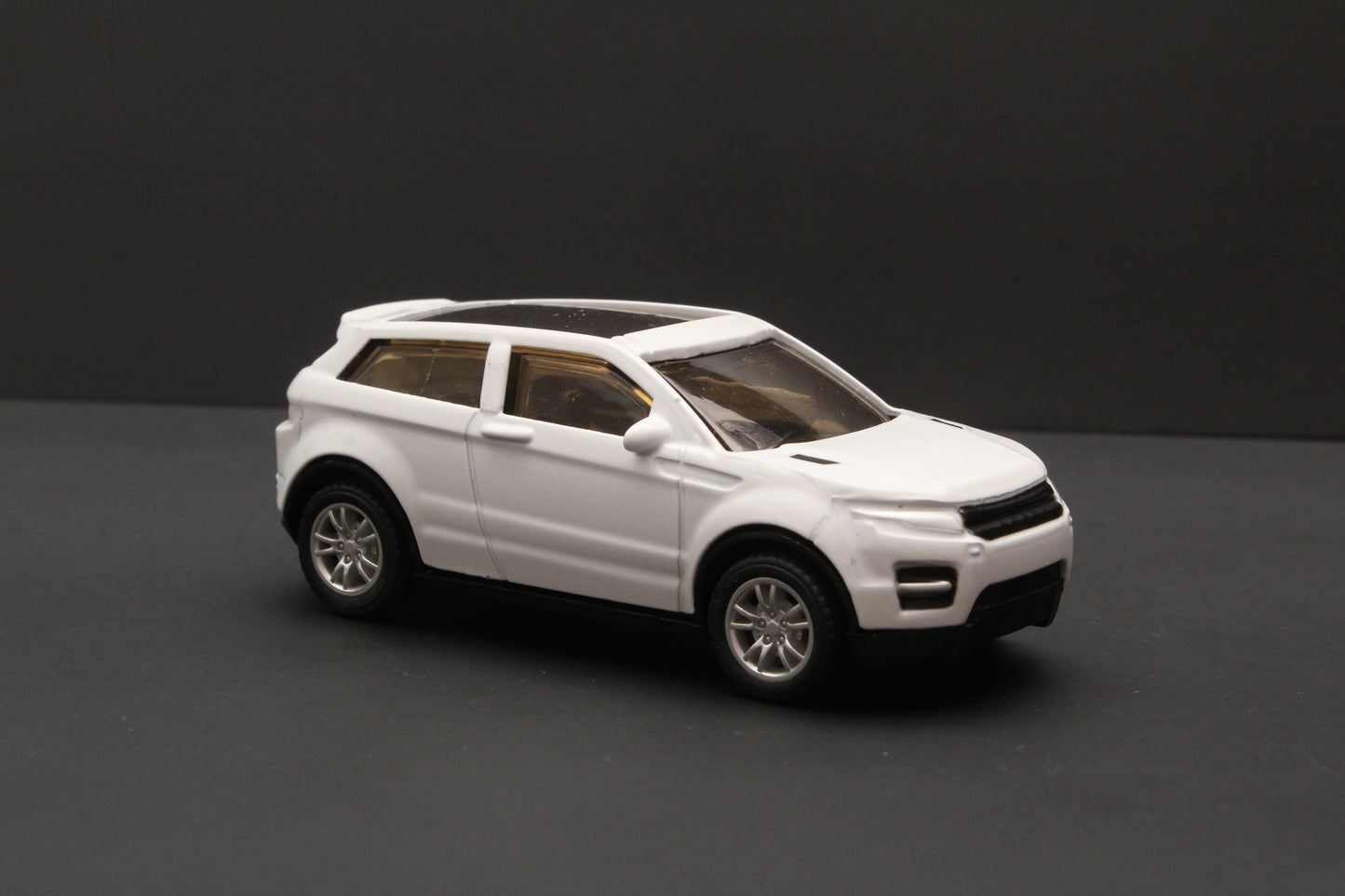 1:43 Range Rover Diecast White - Kunju Vandi
