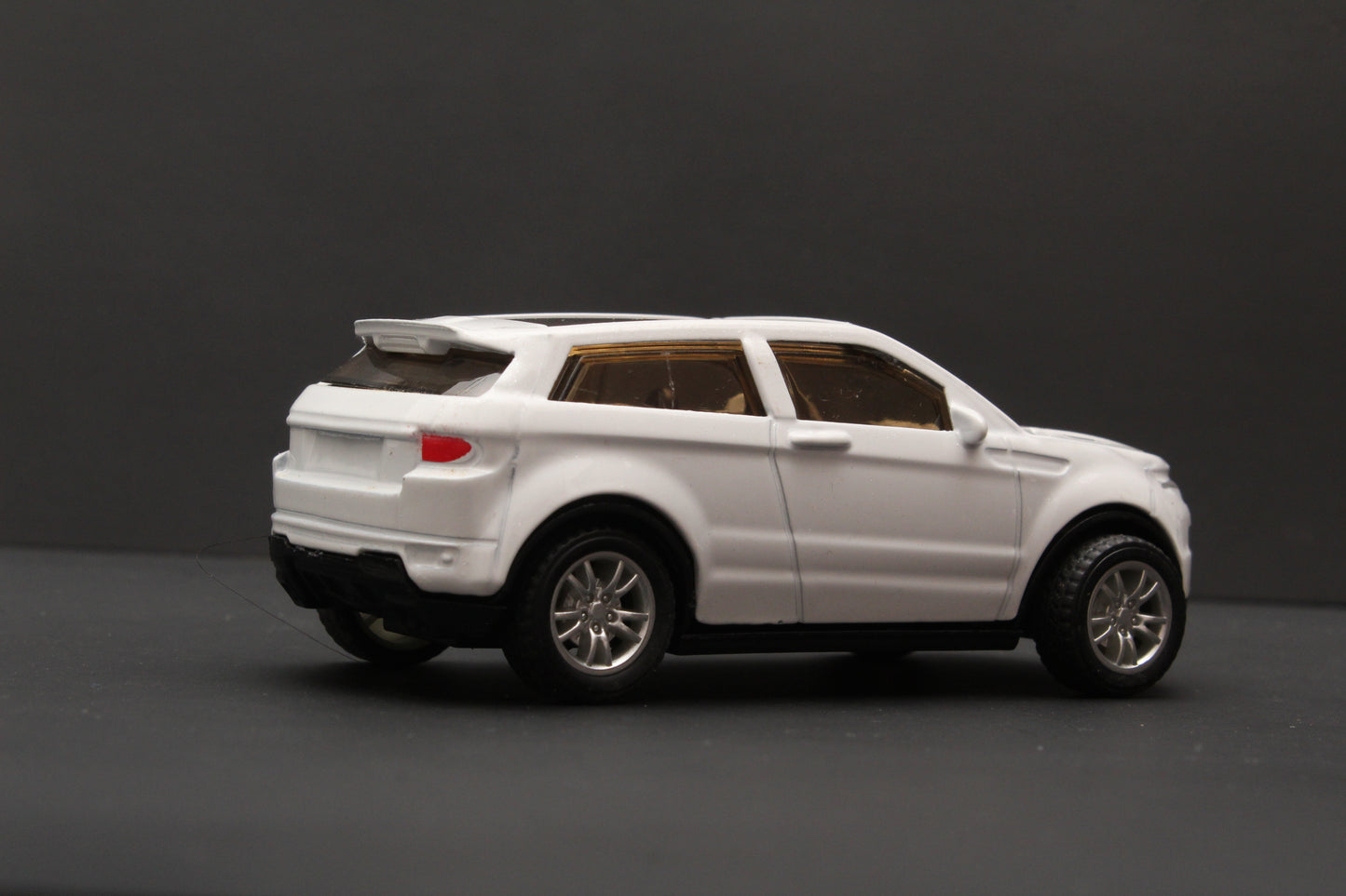 1:43 Range Rover Diecast White - Kunju Vandi