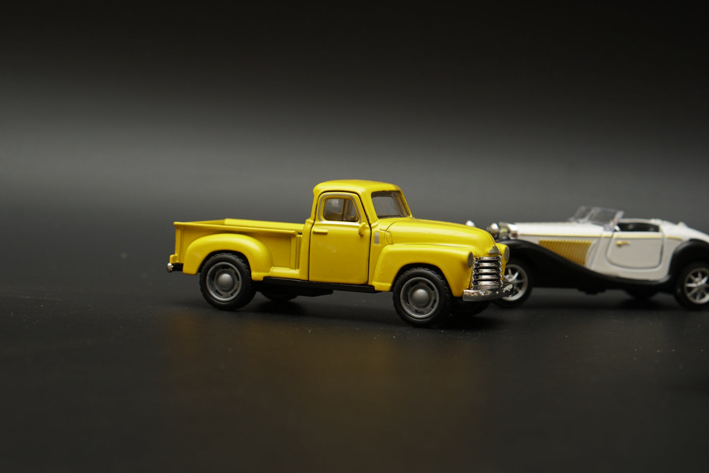 Chevy Pickup , Benz 500k Diecast Combo (Yellow,White)
