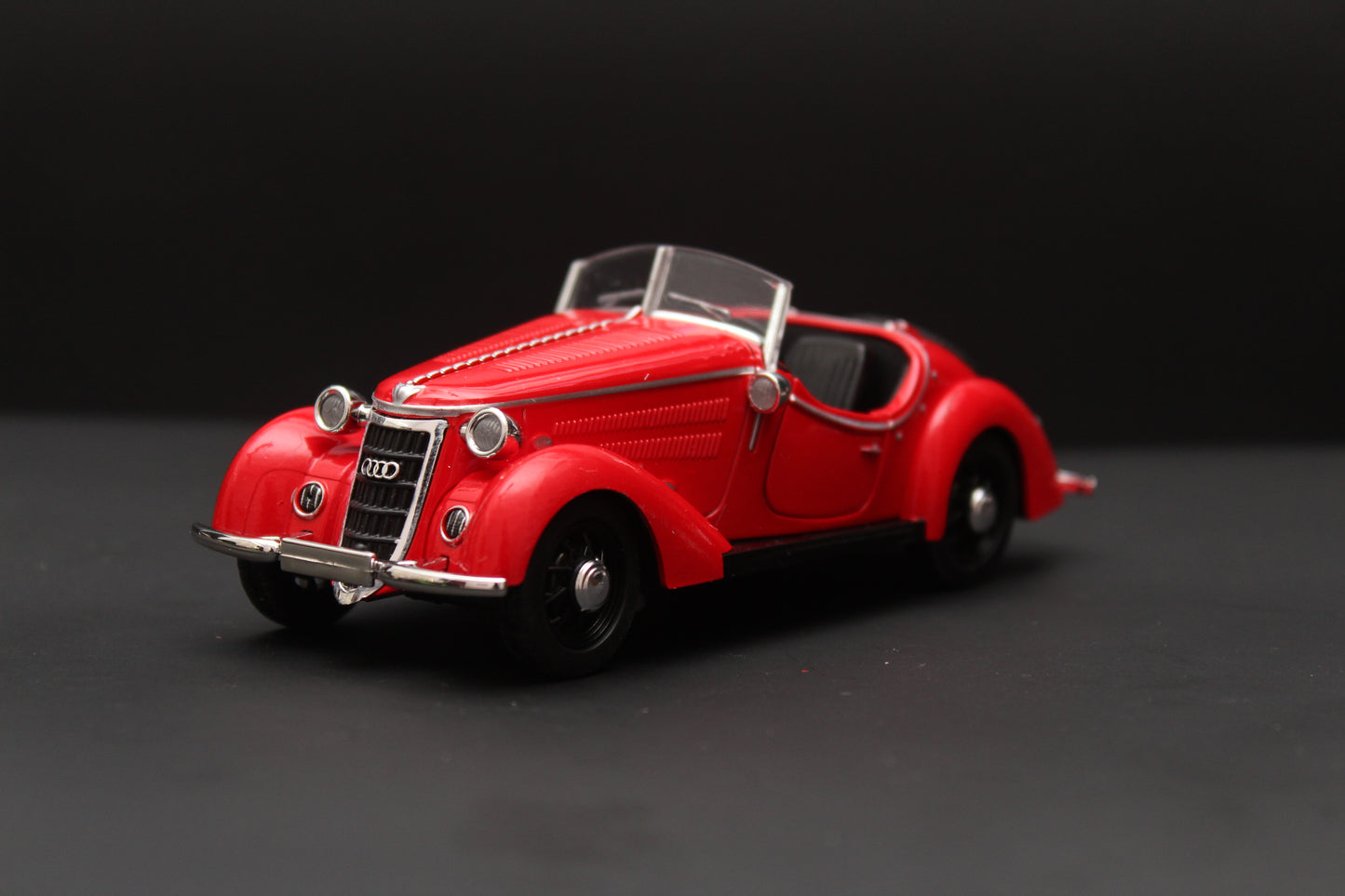 1:32 Audi Vintage Metal DieCast Car , Red - Kunju Vandi