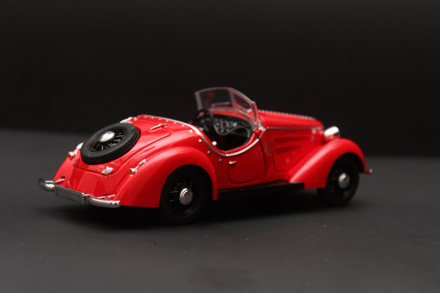 1:32 Audi Vintage Metal DieCast Car , Red - Kunju Vandi