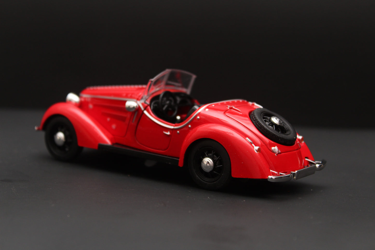 1:32 Audi Vintage Metal DieCast Car , Red - Kunju Vandi