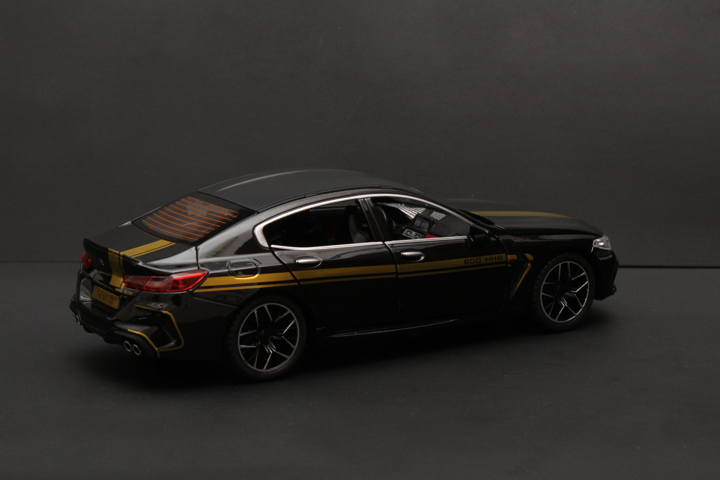 1:24 BMW M8 ,High Quality Black - Kunju Vandi