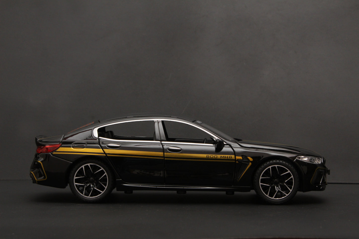 1:24 BMW M8 ,High Quality Black - Kunju Vandi