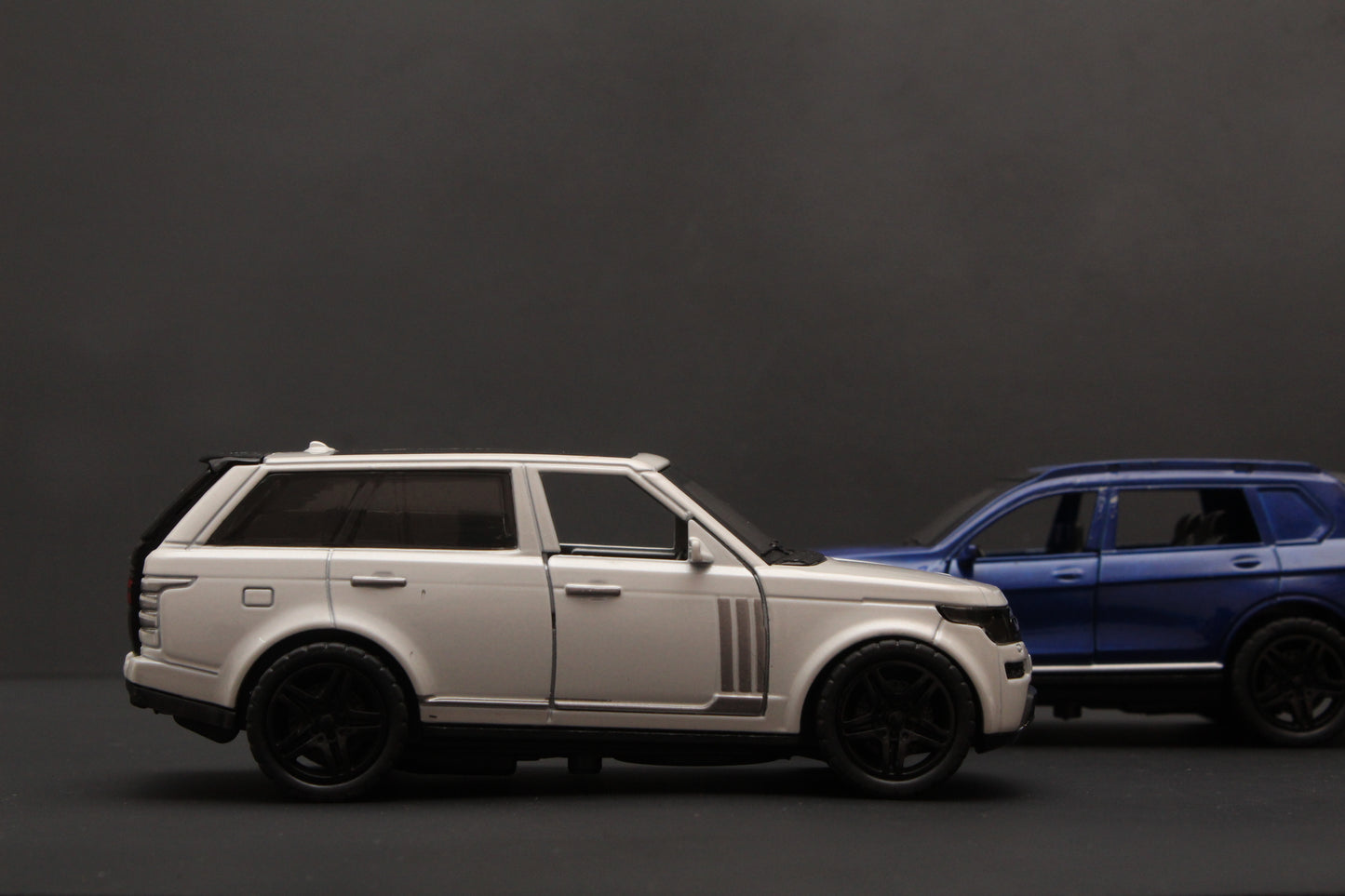 1:36 Range Rover , BMW Diecast Combo - Kunju Vandi
