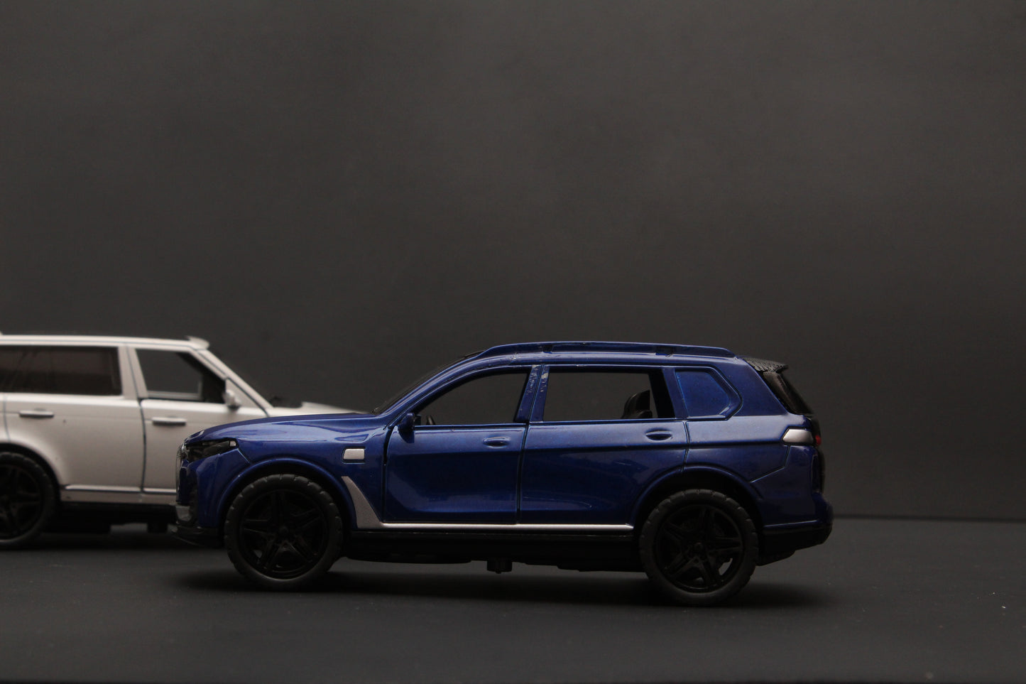 1:36 Range Rover , BMW Diecast Combo - Kunju Vandi