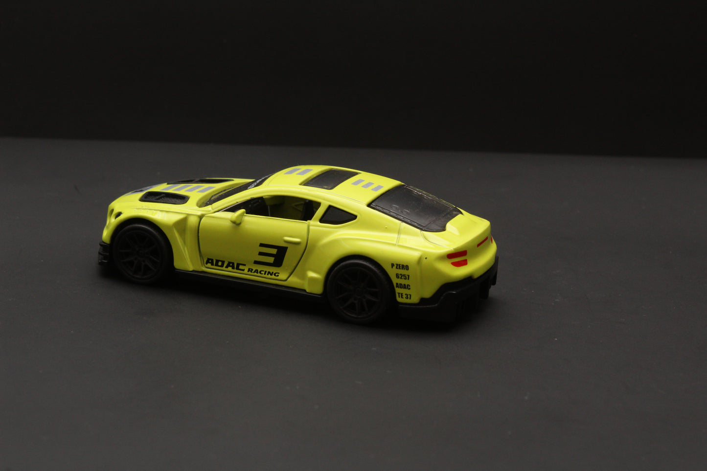 1:43 Bentley Diecast Green - Kunju Vandi