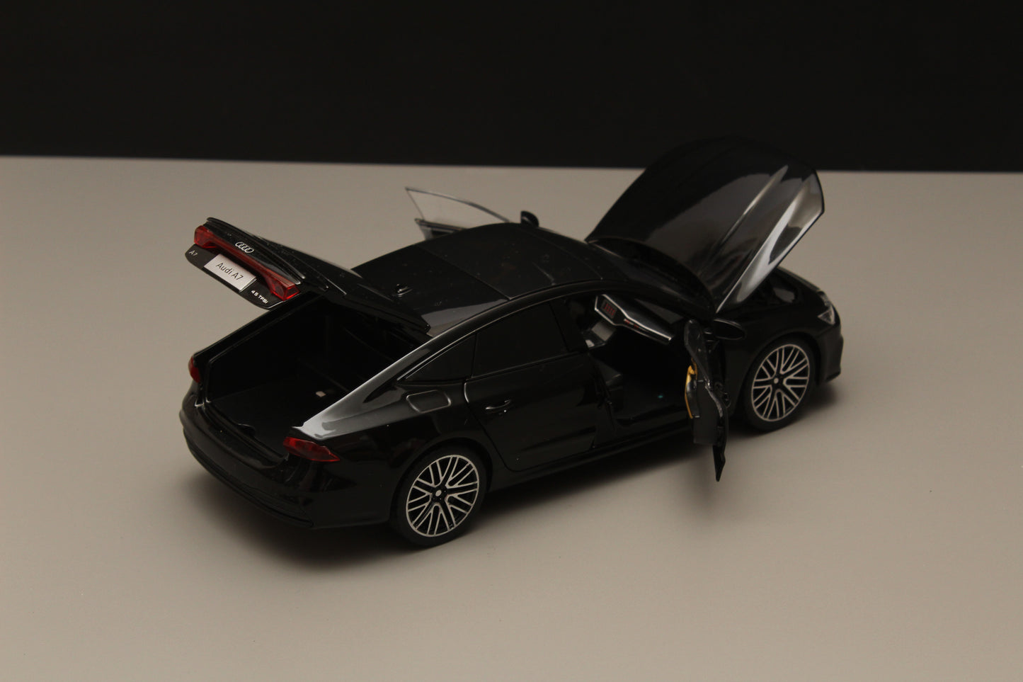 1:24 Audi A7 High Quality Diecast (Black) - Kunju Vandi