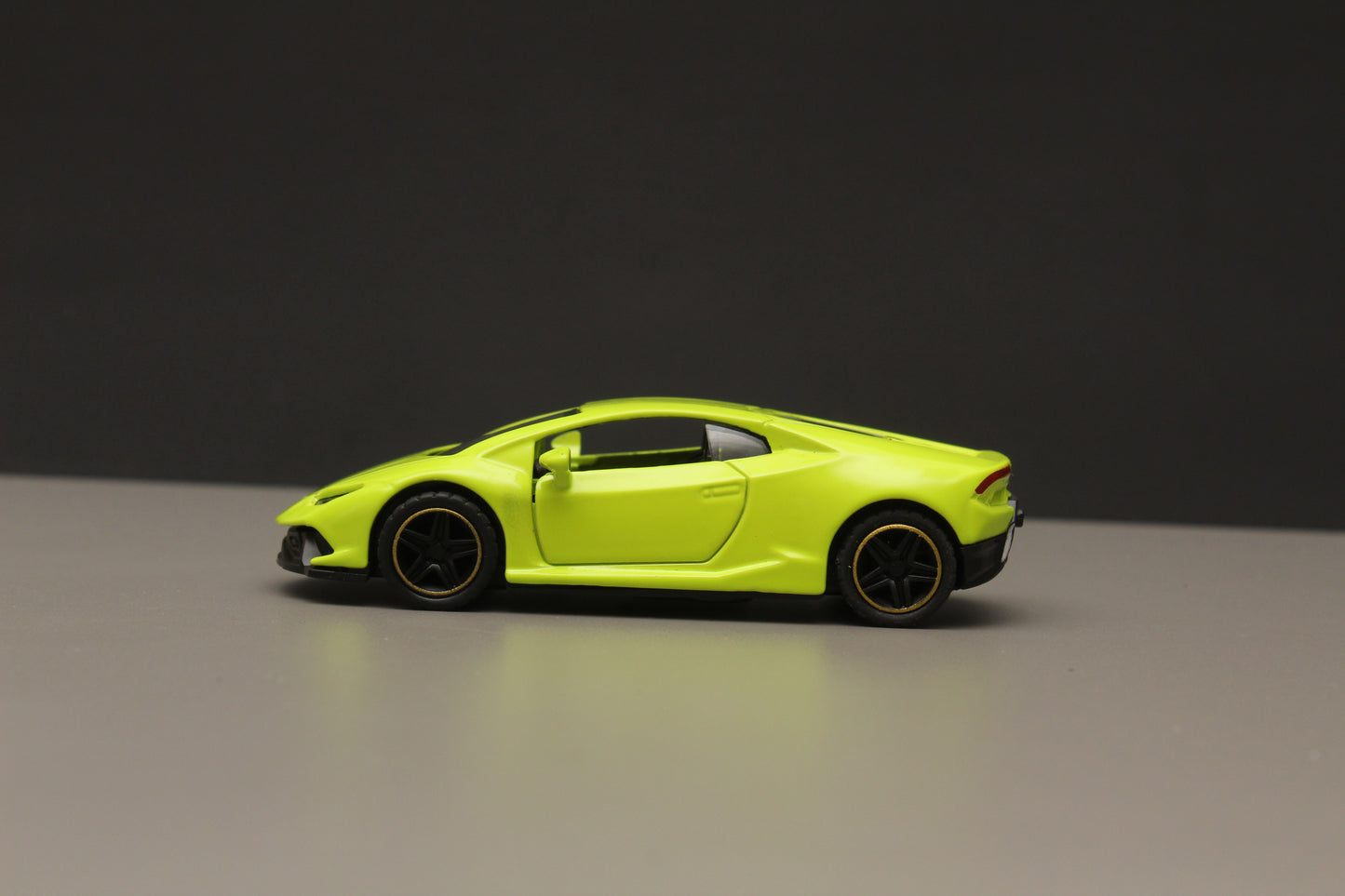 1:43 Metal Body Lamborghini Green - Kunju Vandi