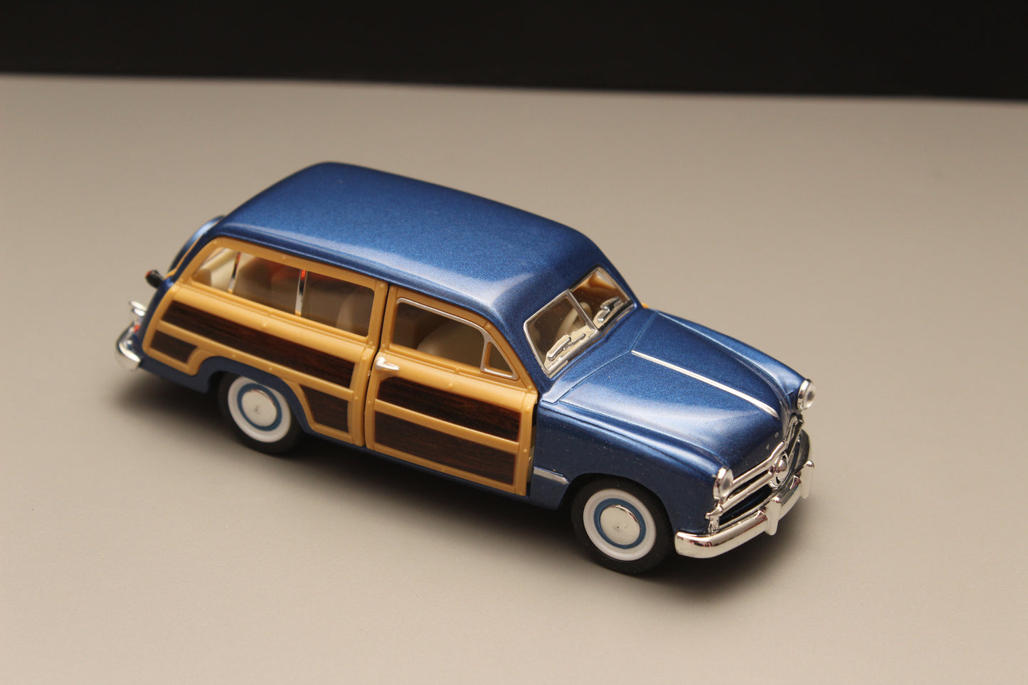 1:40 kinsmart Ford Woody Wagon Blue - Kunju Vandi