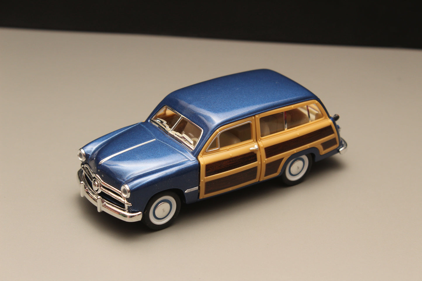 1:40 kinsmart Ford Woody Wagon Blue - Kunju Vandi