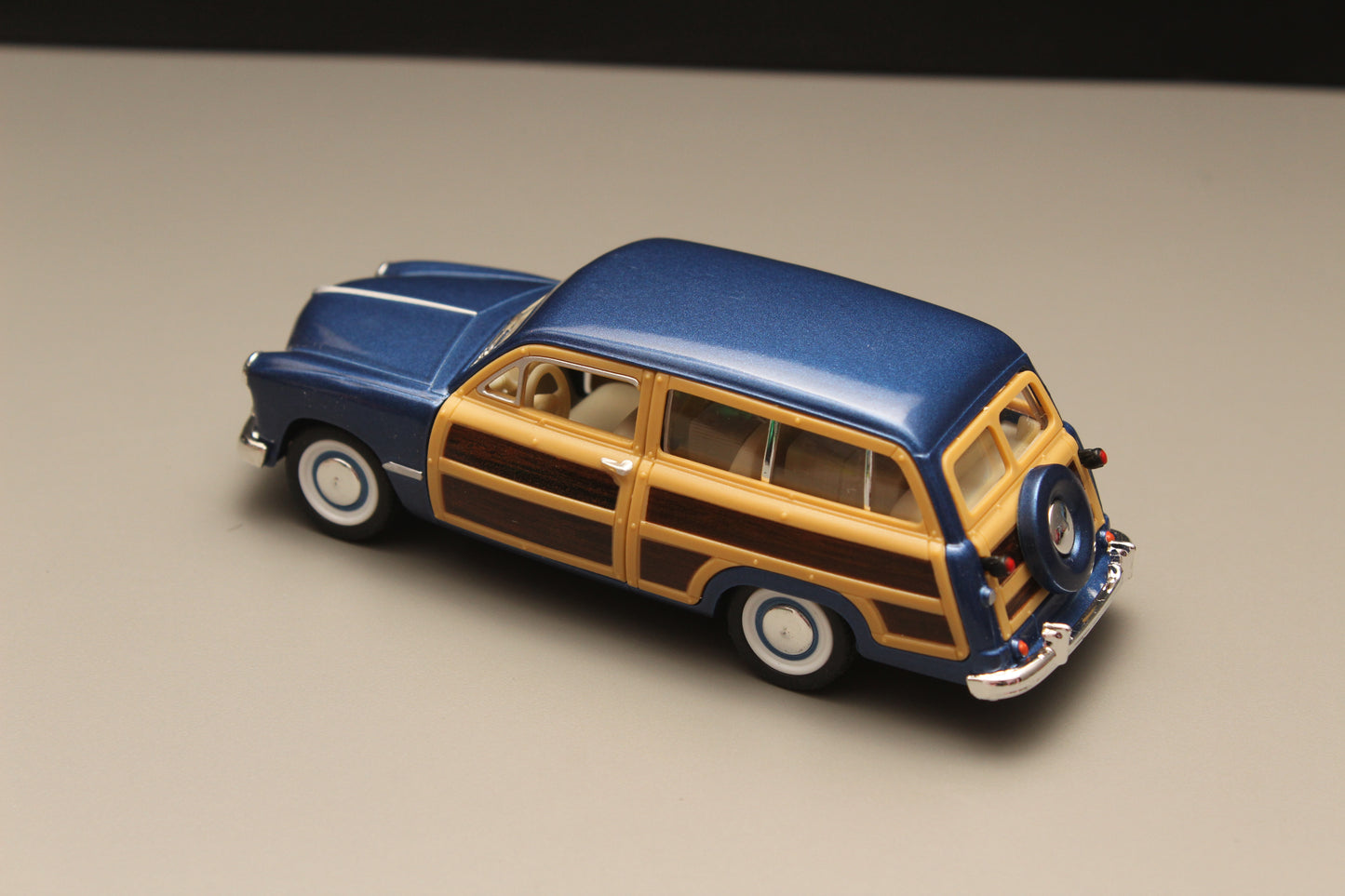 1:40 kinsmart Ford Woody Wagon Blue - Kunju Vandi