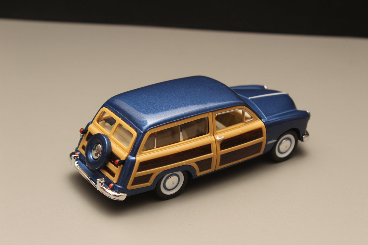 1:40 kinsmart Ford Woody Wagon Blue - Kunju Vandi
