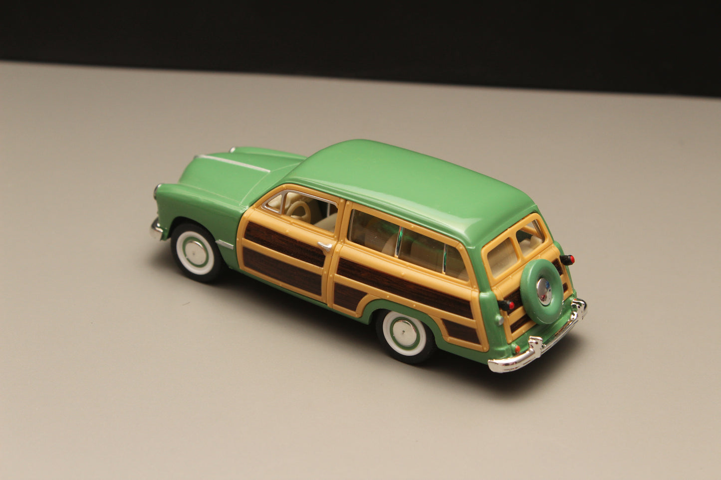 1:40 kinsmart Ford Woody Wagon Green - Kunju Vandi