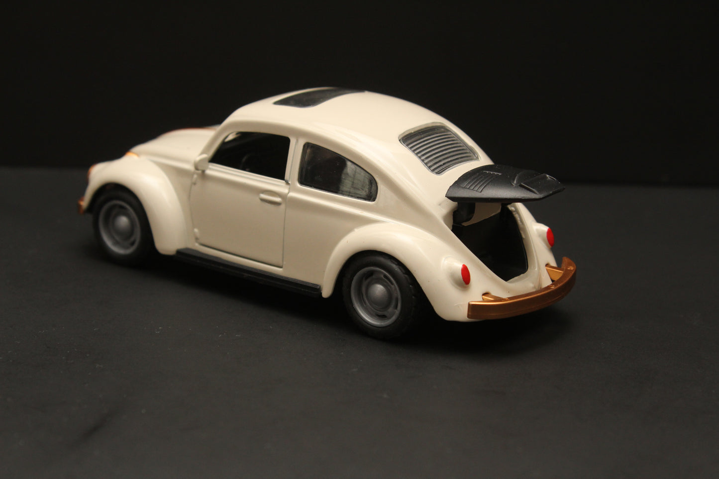 1:36 Beetle Metal Body White Diecast - Kunju Vandi