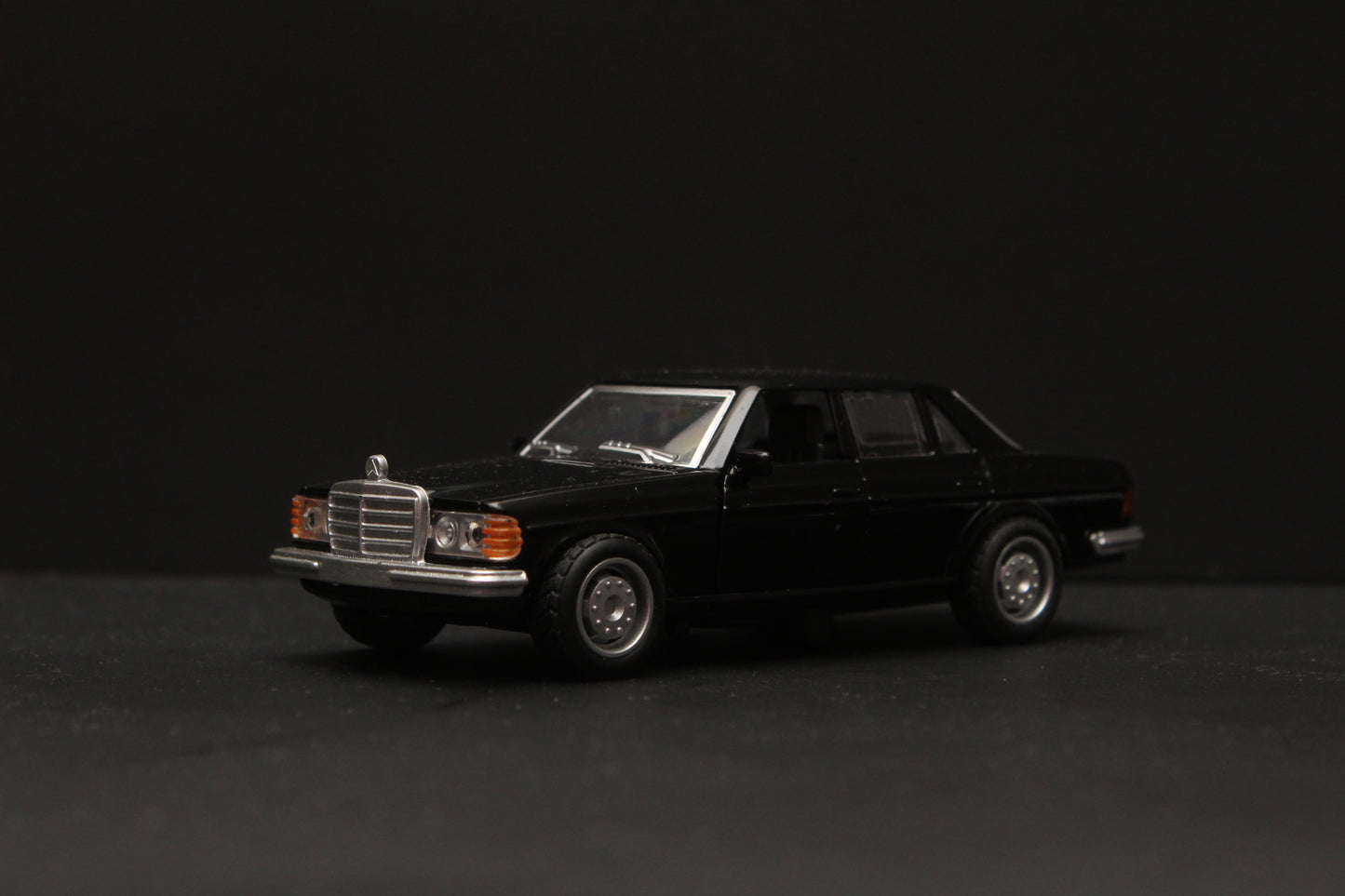 1:36 Mercedes Benz W123 Metal Diecast Car (Black) - Kunju Vandi