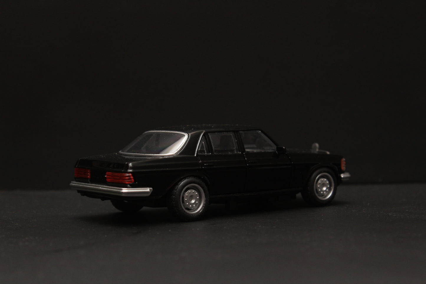 1:36 Mercedes Benz W123 Metal Diecast Car (Black) - Kunju Vandi