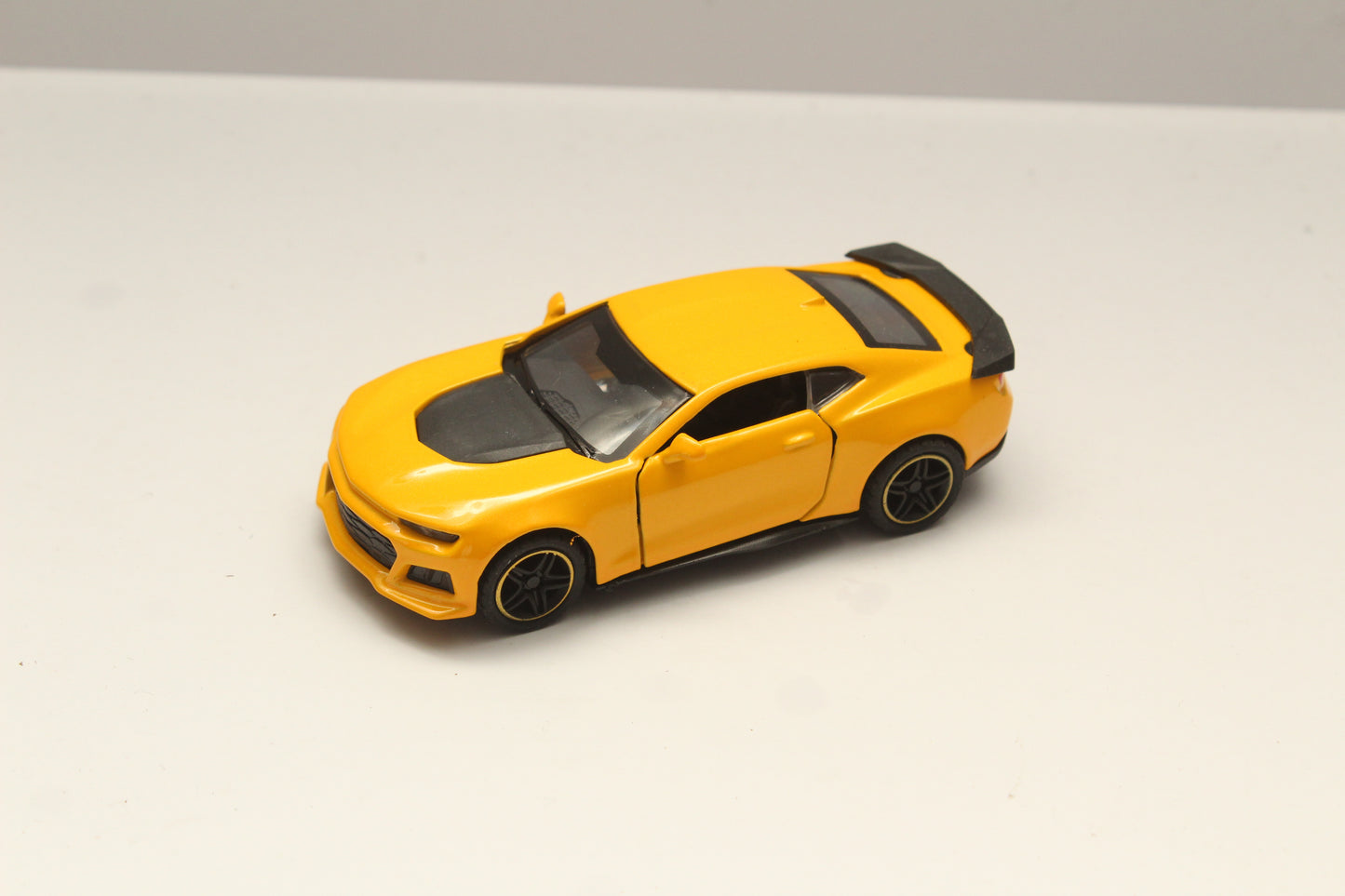 1:43 Camaro Diecast yellow - Kunju Vandi