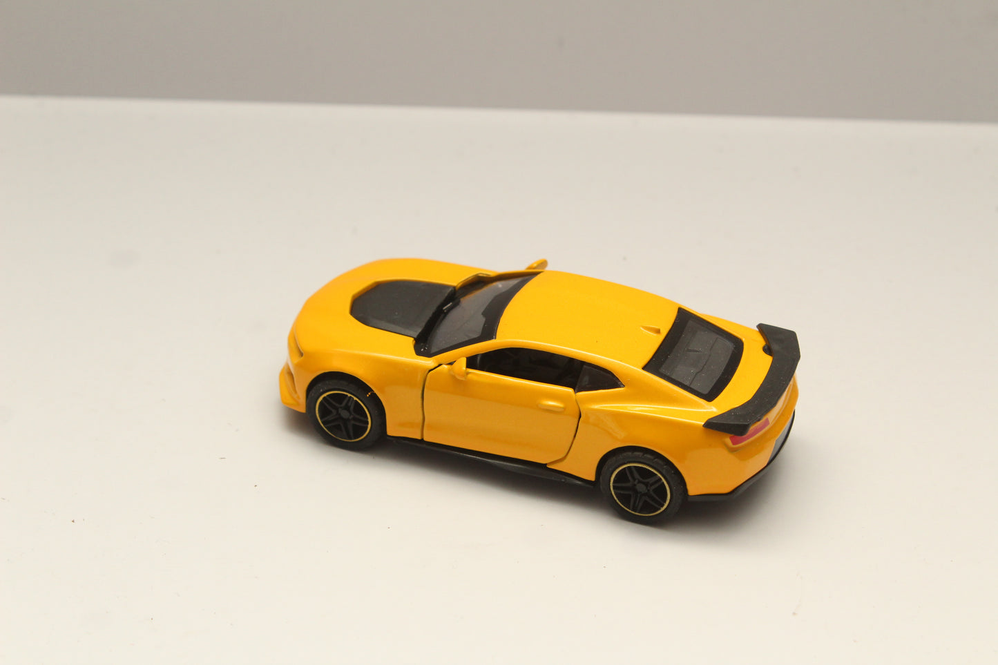1:43 Camaro Diecast yellow - Kunju Vandi