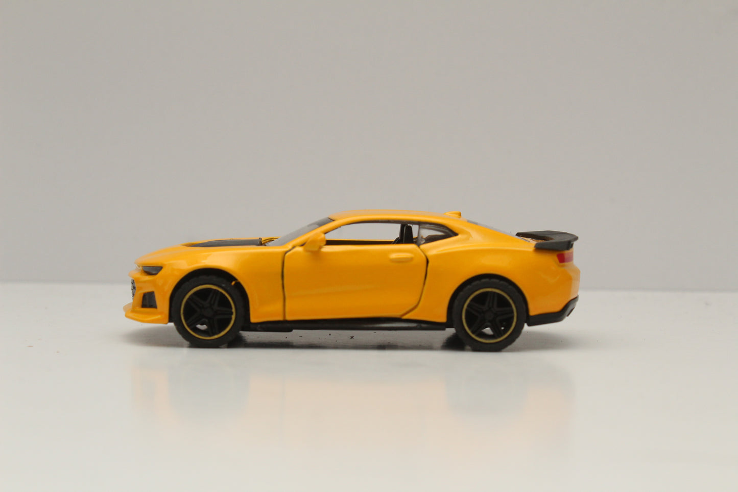1:43 Camaro Diecast yellow - Kunju Vandi