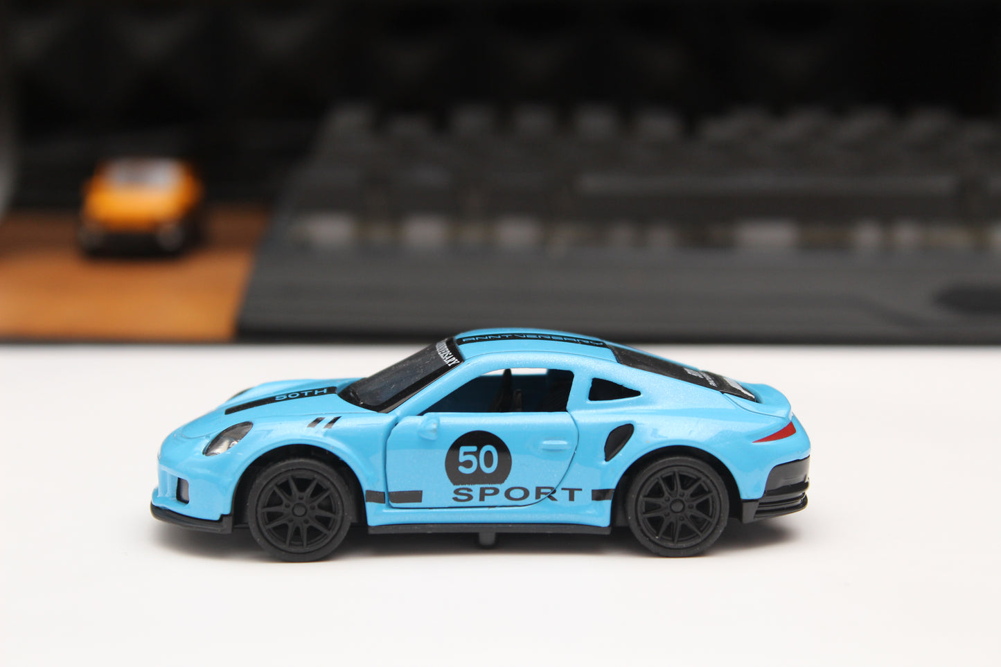 1:43 Porsche (Strips) Diecast - Kunju Vandi