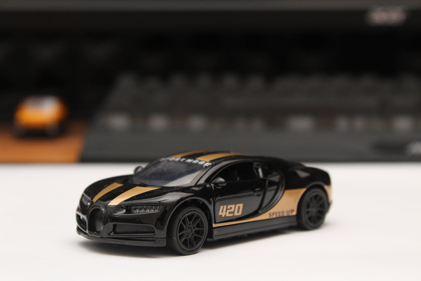 1:43 Bugatti (Strips) Diecast - Kunju Vandi