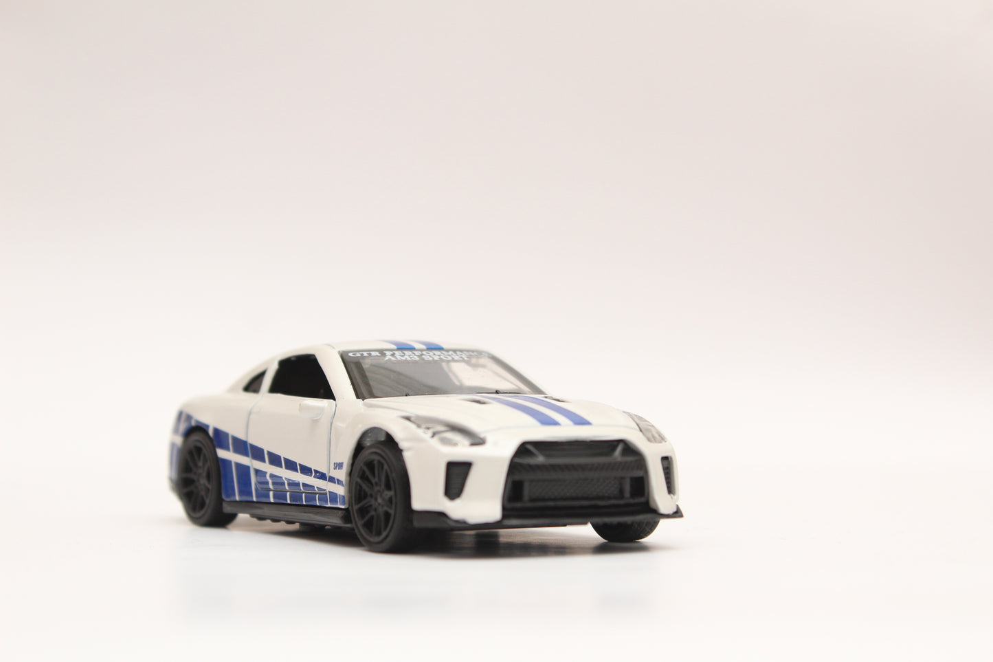 1:43 GTR (Strips) Diecast - Kunju Vandi