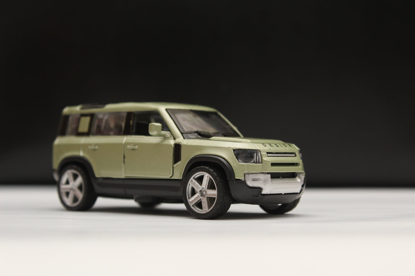 1:43 Defender , Lambo Diecast Combo