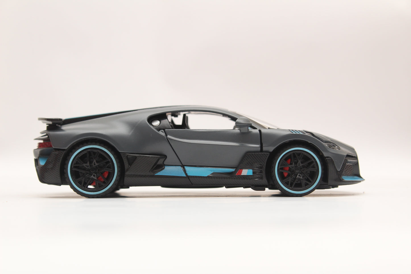 1:32 Bugatti Diecast High Quality - Kunju Vandi
