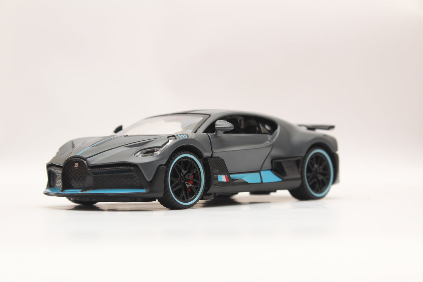 1:32 Bugatti Diecast High Quality - Kunju Vandi