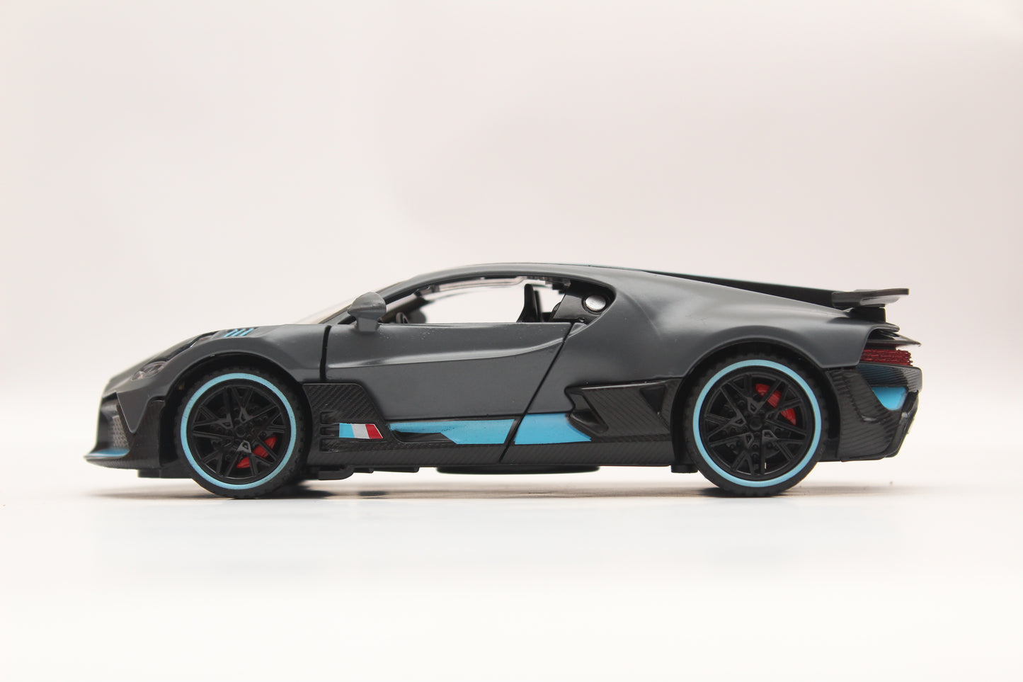 1:32 Bugatti Diecast High Quality - Kunju Vandi