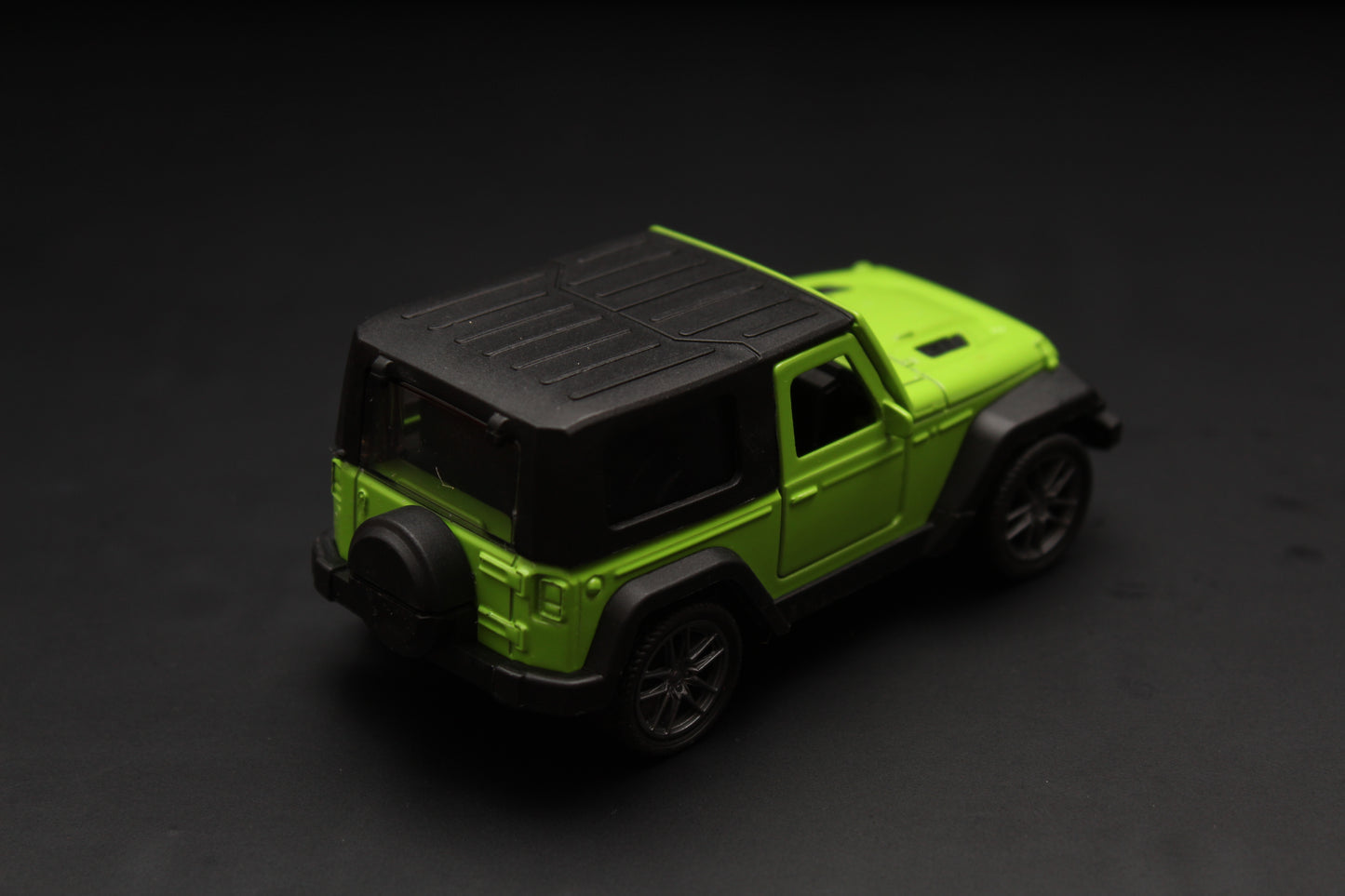 1:43 Thar Diecast Green
