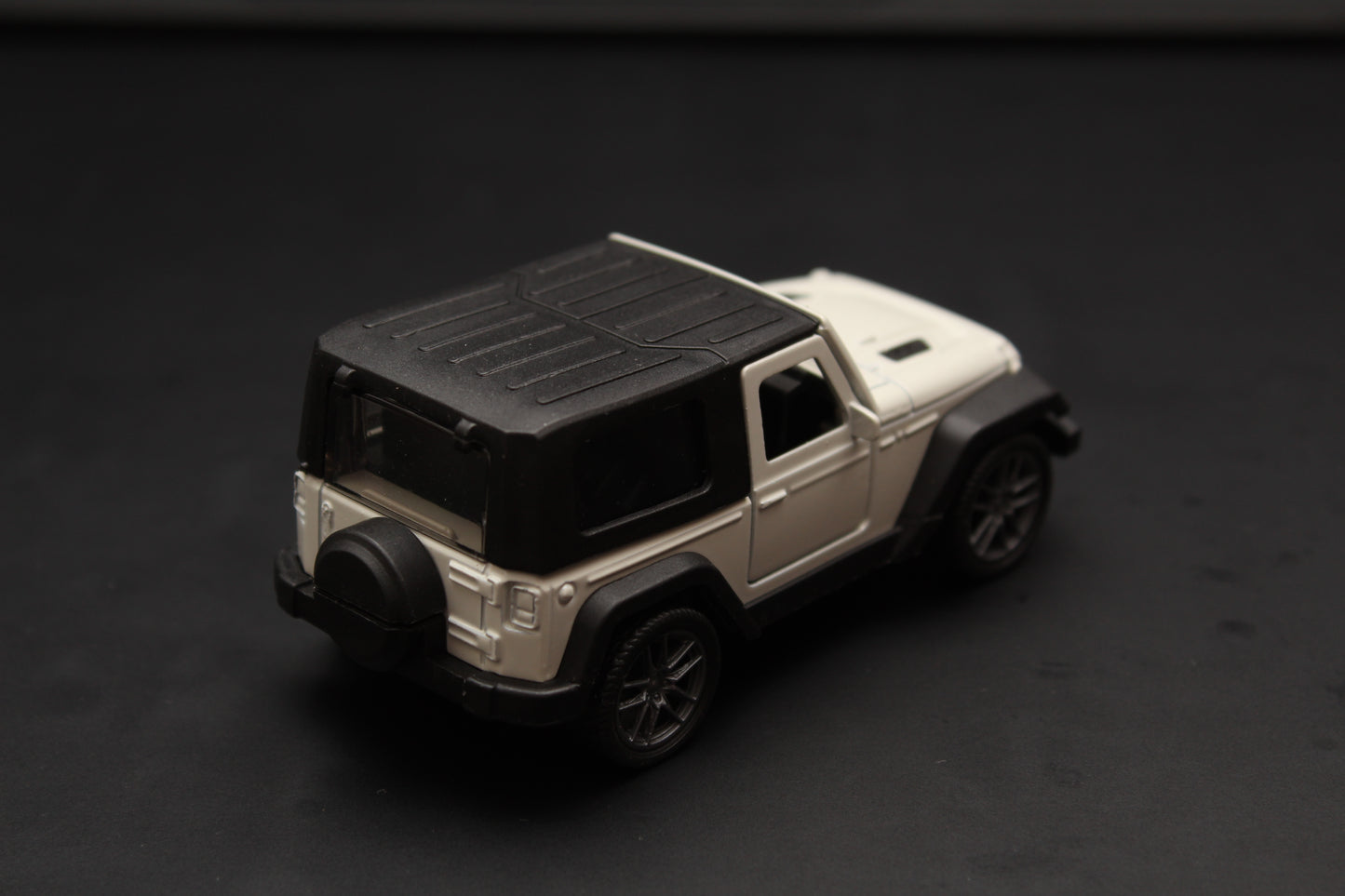1:43 Thar Diecast White