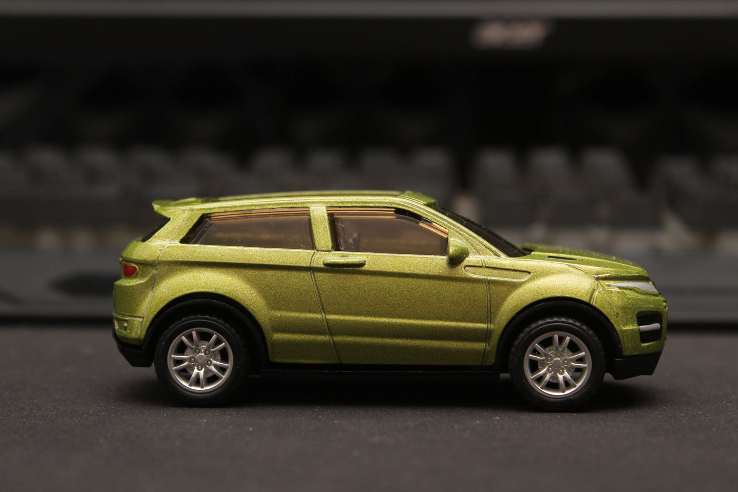 1:43 Range Rover Diecast Green - Kunju Vandi