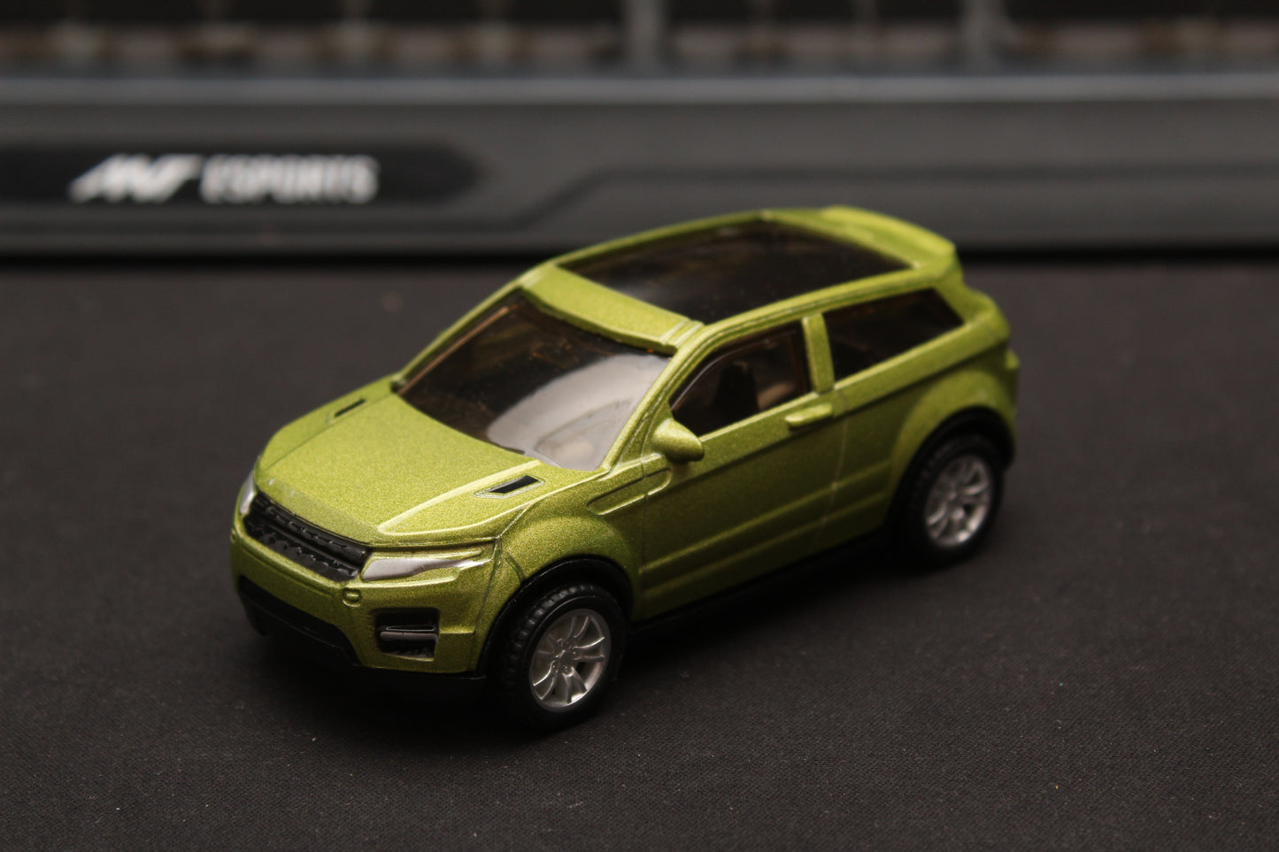 1:43 Range Rover Diecast Green - Kunju Vandi