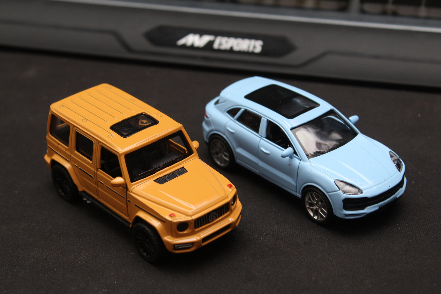 1:43 Gwagon , Porsche Diecast Combo - Kunju Vandi
