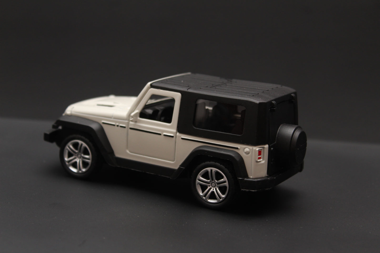 1:32 Jeep White Diecast - Kunju Vandi