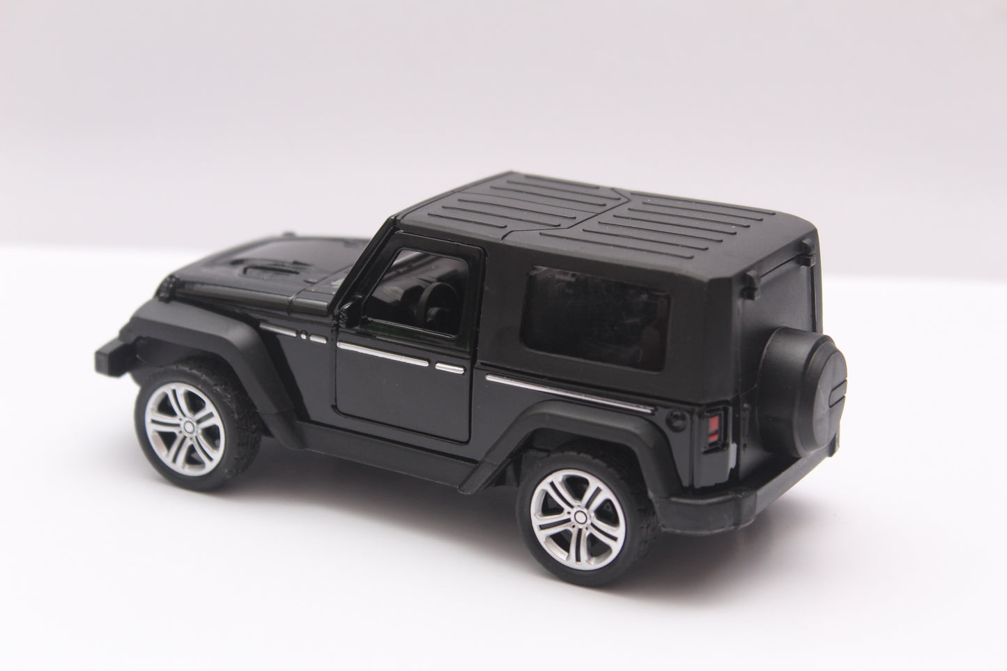 1:32 Jeep Black Diecast