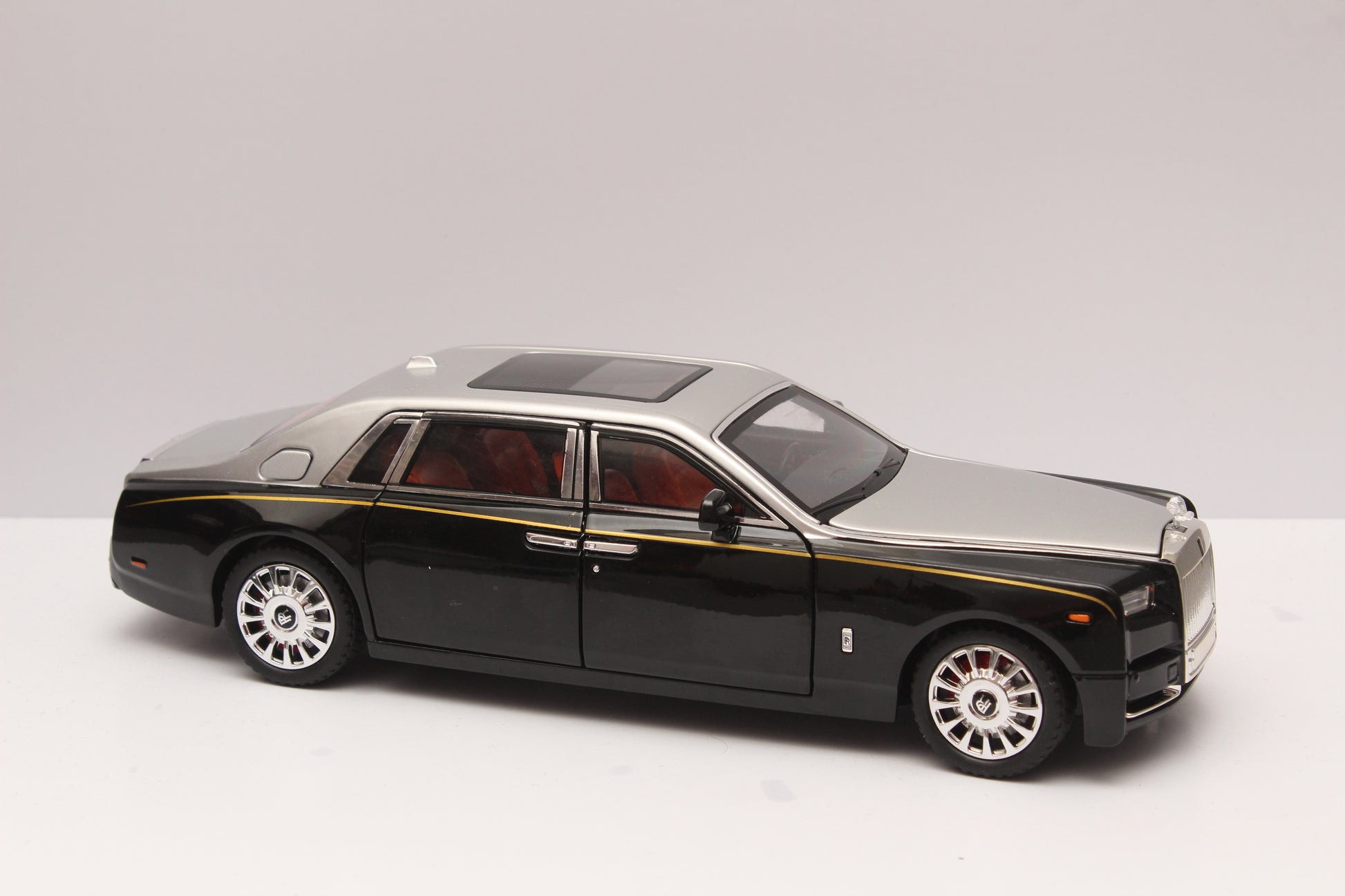 1:18 Rolls-Royce  Diecast Premium Quality -  Kunju Vandi  