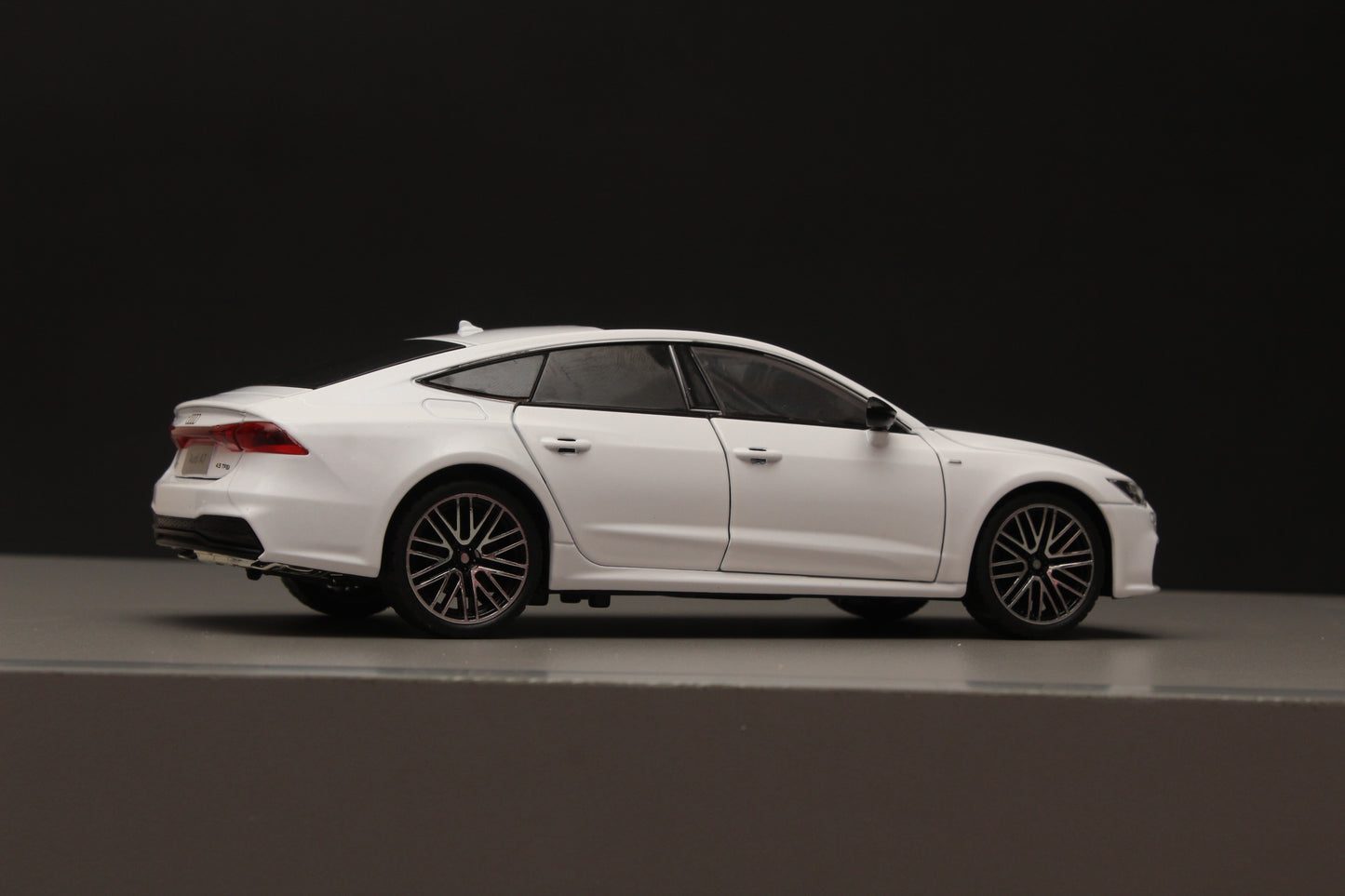 1:24 Audi A7 High Quality Diecast (White) -  Kunju Vandi  