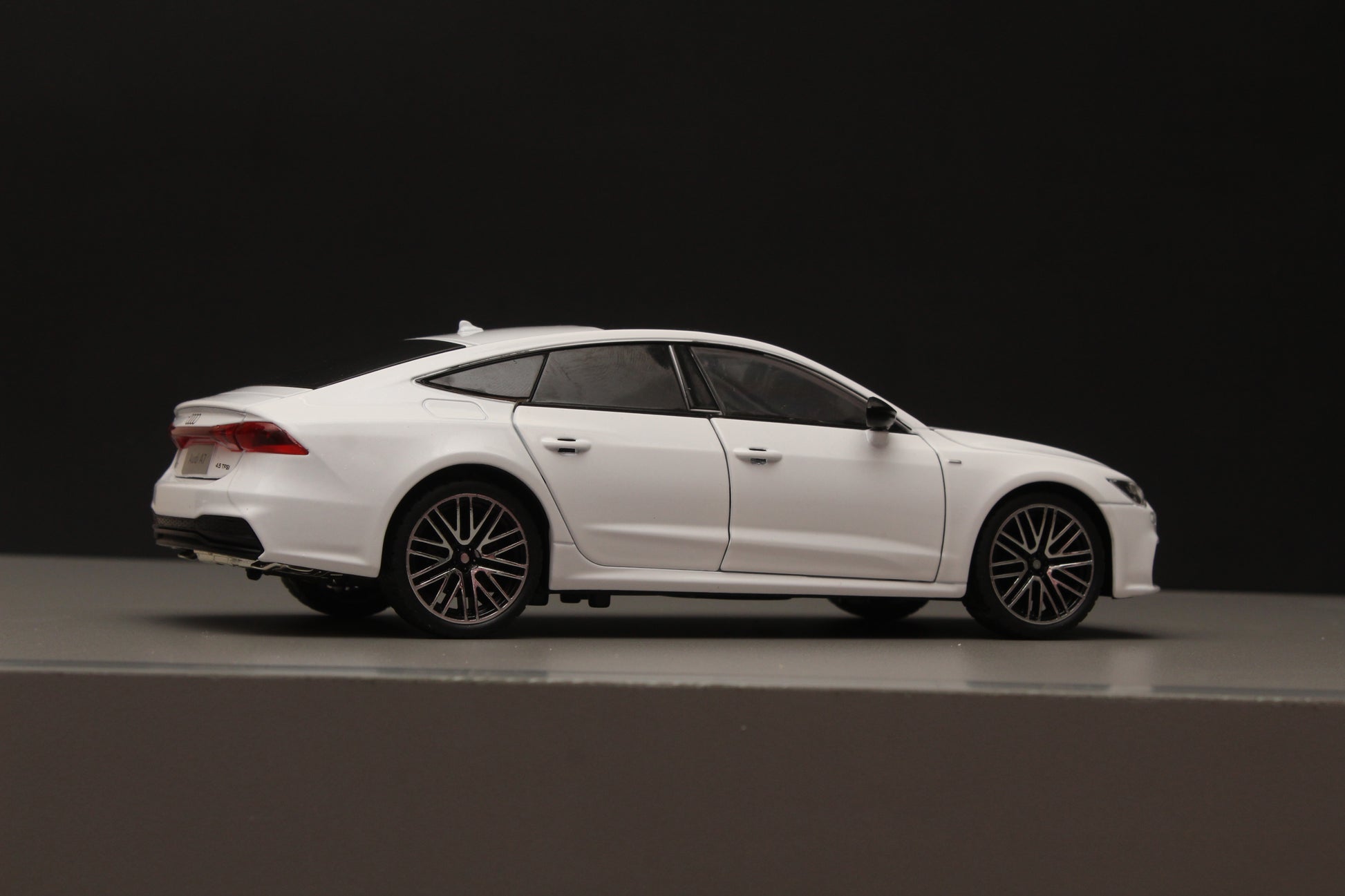 1:24 Audi A7 High Quality Diecast (White) -  Kunju Vandi  