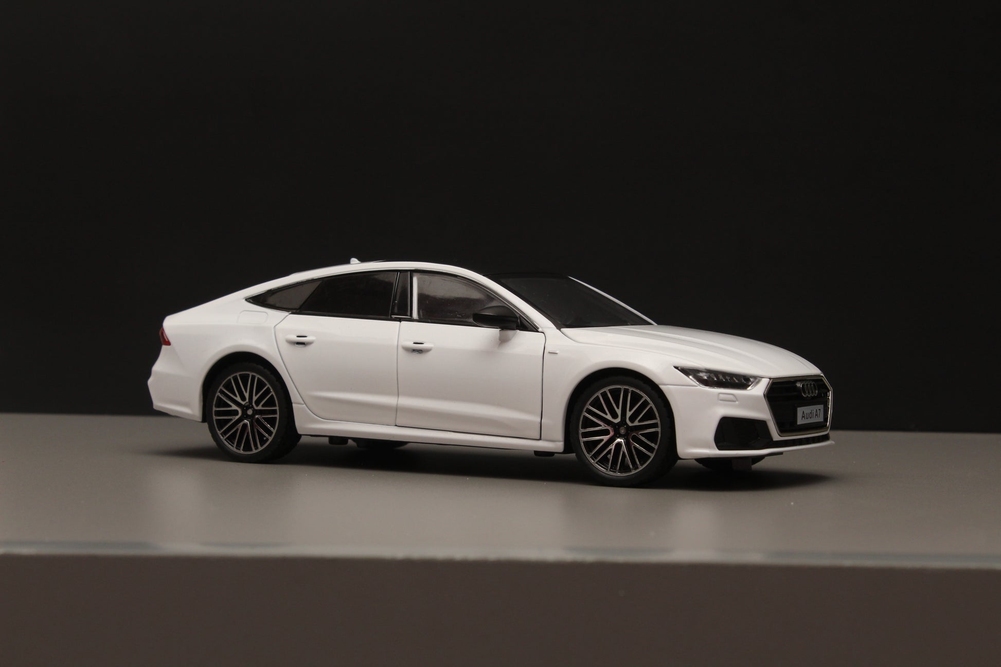 1:24 Audi A7 High Quality Diecast (White) -  Kunju Vandi  