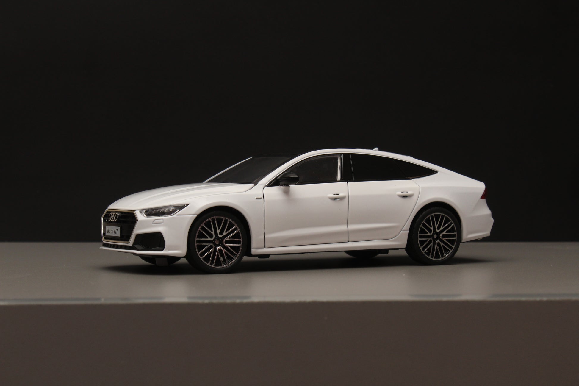 1:24 Audi A7 High Quality Diecast (White) -  Kunju Vandi  