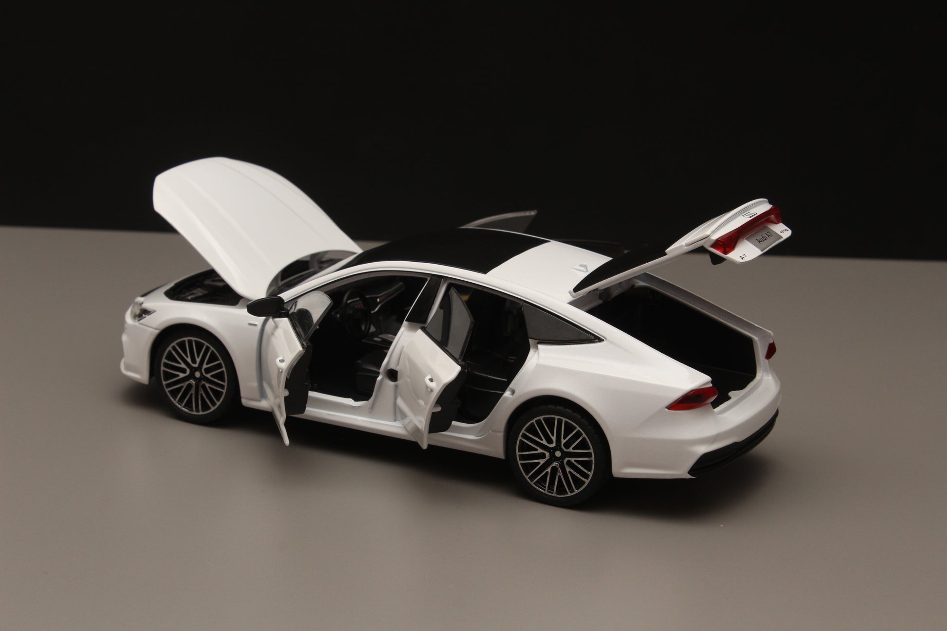 1:24 Audi A7 High Quality Diecast (White) -  Kunju Vandi  