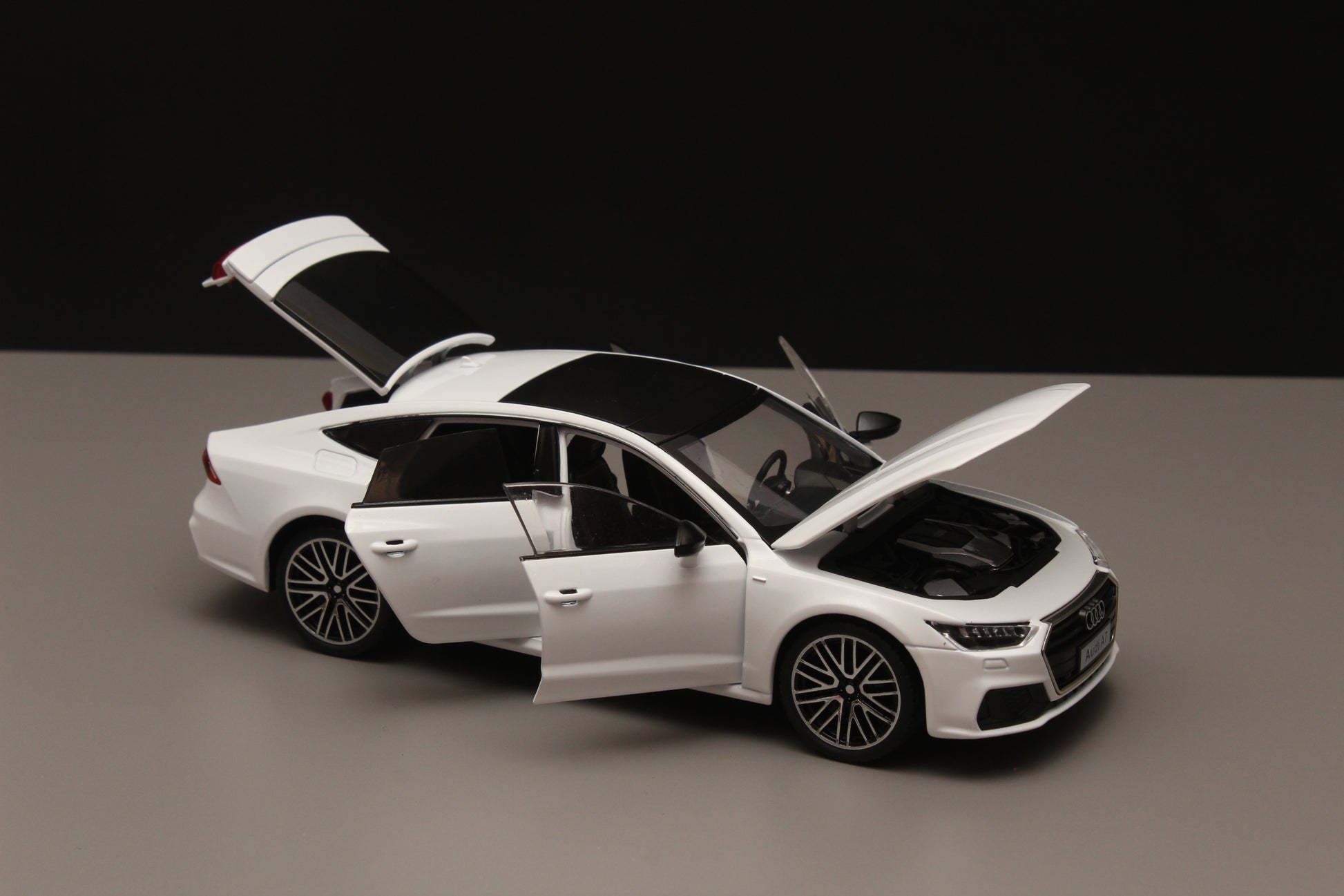 1:24 Audi A7 High Quality Diecast (White) -  Kunju Vandi  