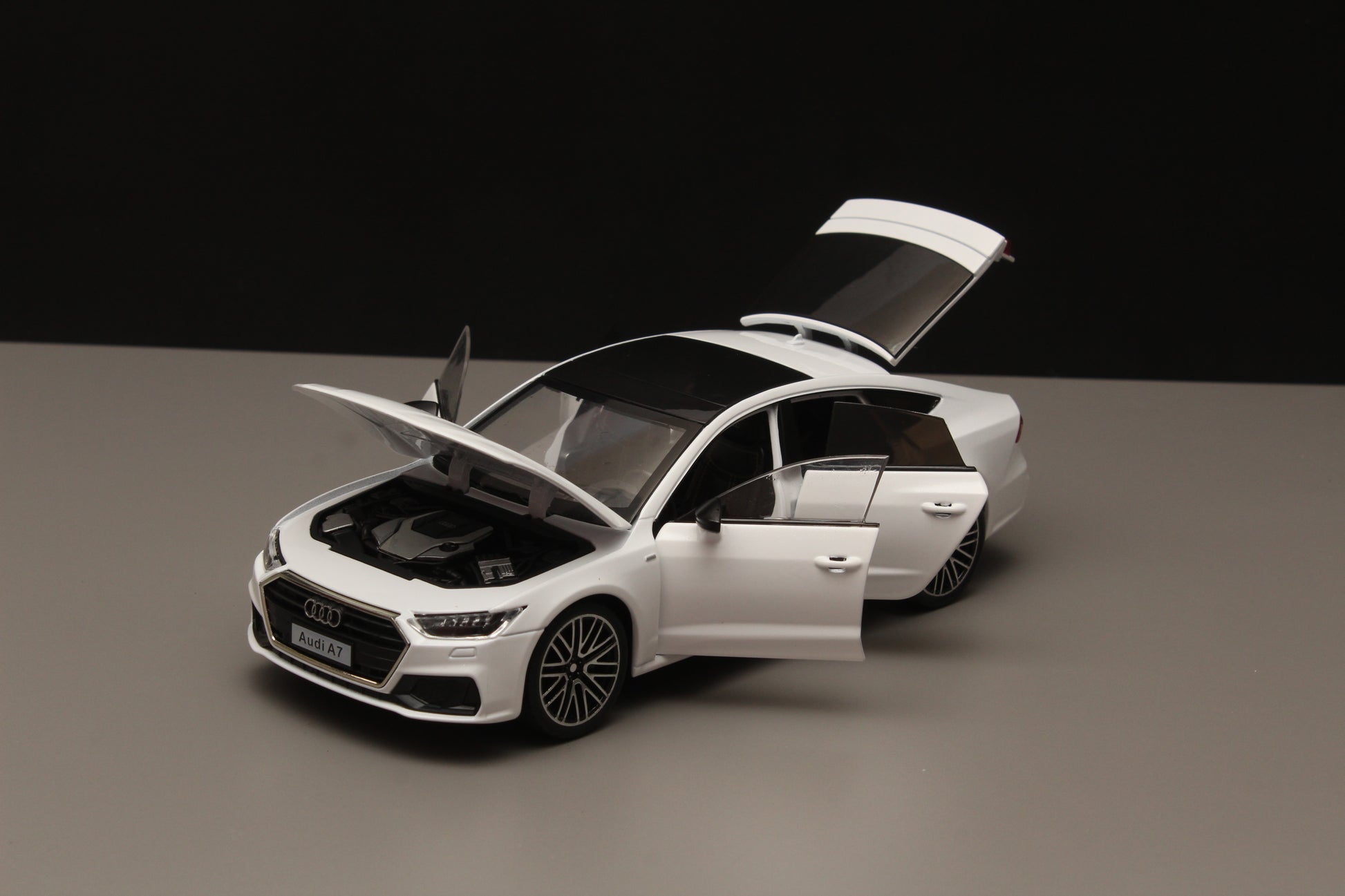 1:24 Audi A7 High Quality Diecast (White) -  Kunju Vandi  